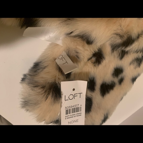 Warm and Elegant Scarf - Picture 3 of 3